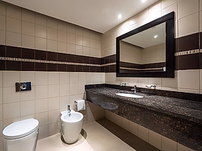 شقة راقية 3 غرف مع خادمة بنظام فندقي