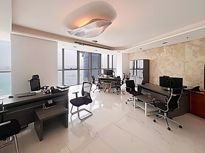 مكتب فخم بإطلالة على البحر للإيجار في الخليج الغربي – 201 متر مربع