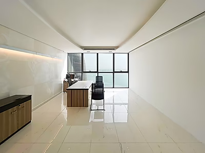 مكتب فخم بإطلالة على البحر للإيجار في الخليج الغربي – 201 متر مربع