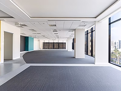 مكتب فاخر جاهز للإنتقال في منطقة المطار القديم | برج فاخر | 529 متر مربع