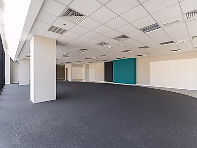 مكتب فاخر جاهز للإنتقال في منطقة المطار القديم | برج فاخر | 529 متر مربع