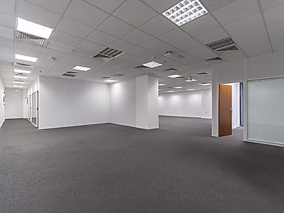 مكتب فاخر جاهز للإنتقال في منطقة المطار القديم | برج فاخر | 529 متر مربع