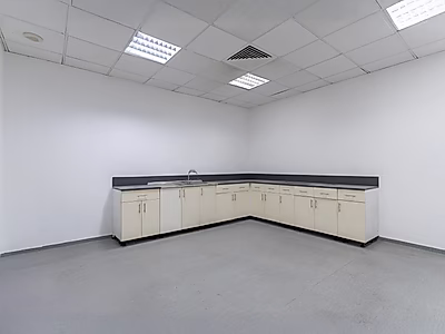 مكتب فاخر جاهز للإنتقال في منطقة المطار القديم | برج فاخر | 529 متر مربع