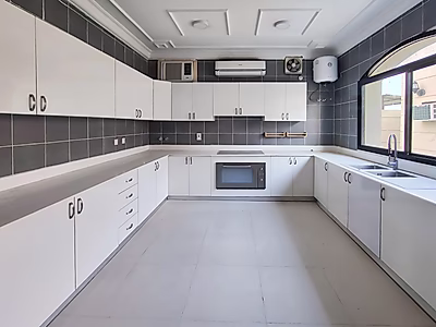 فيلا مستقلة كبيرة 5 غرف + غرفة خادمة + غرفة سائق | المرخية