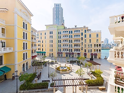 شقة رائعة بغرف ثلاث | قنوات رصيف