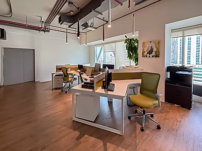 مكتب فاخر مجهز بالكامل بمساحة 215 متر مربع في مرسى لوسيل