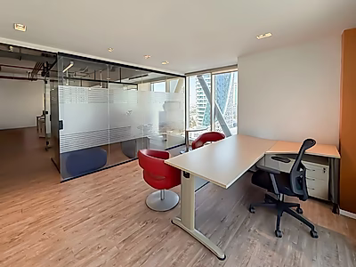 مكتب فاخر مجهز بالكامل بمساحة 215 متر مربع في مرسى لوسيل