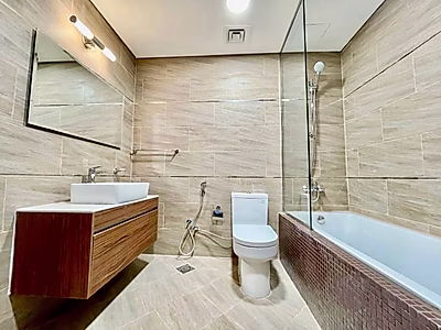 شقة فاخرة واسعة جداً من غرفتي نوم – في لوسيل