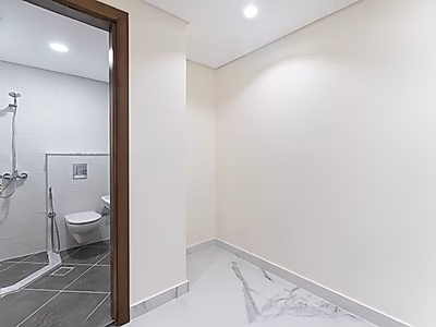 شقة جديدة كليًا للبيع بغرفتي نوم + غرفة خادمة | مرسى لوسيل