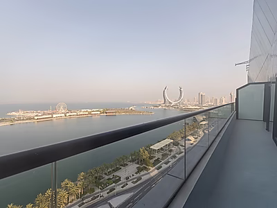 شقة جديدة كليًا للبيع بغرفتي نوم + غرفة خادمة | مرسى لوسيل