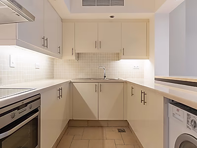 شقة أنيقة بثلاث غرف نوم | قنوات كواتير