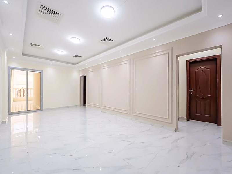 2BR Apartment in Fox hills | Big Terrace & Closed Kitchen | Low Service Charge - Photo 2