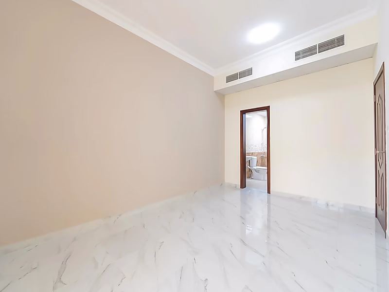 2BR Apartment in Fox hills | Big Terrace & Closed Kitchen | Low Service Charge - Photo 6