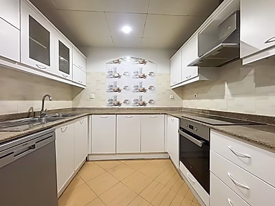 ELEGANTLY REFINED 2 BEDROOM + MAID | SEA VIEW | PORTO