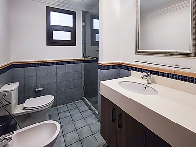 فيلا رائعة بـ 5 غرف نوم | خليج الغرب