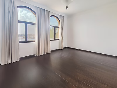 فيلا رائعة بـ 5 غرف نوم | خليج الغرب