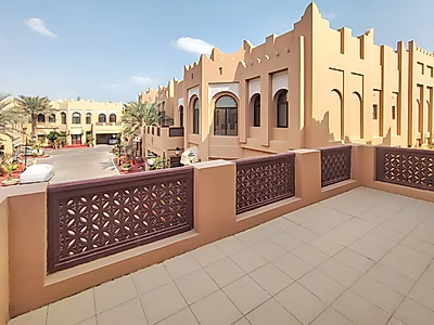 فيلا رائعة بـ 5 غرف نوم | خليج الغرب