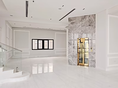 موقع مميز: فيلا جديدة كلياً في إيجارة بالقرب من الشاطئ | جاهزة للسكن