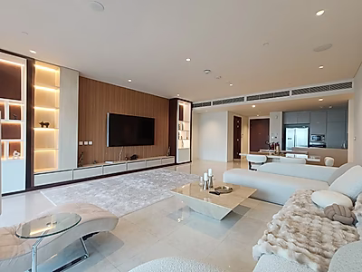 شقة رائعة للإيجار 3 غرف نوم + غرفة خادمة | إطلالات خلابة على البحر والمدينة