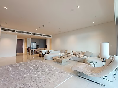 شقة رائعة للإيجار 3 غرف نوم + غرفة خادمة | إطلالات خلابة على البحر والمدينة