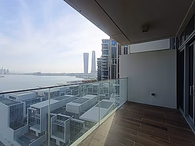 شقة رائعة للإيجار 3 غرف نوم + غرفة خادمة | إطلالات خلابة على البحر والمدينة