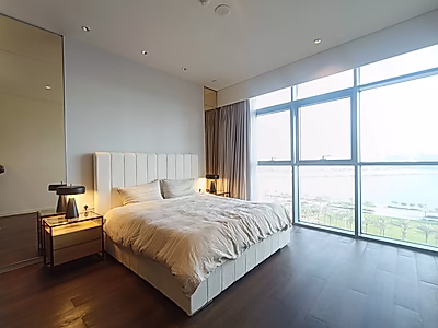 شقة رائعة للإيجار 3 غرف نوم + غرفة خادمة | إطلالات خلابة على البحر والمدينة