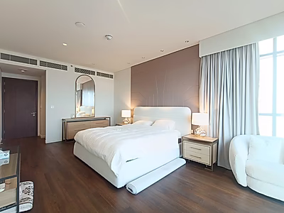 شقة رائعة للإيجار 3 غرف نوم + غرفة خادمة | إطلالات خلابة على البحر والمدينة