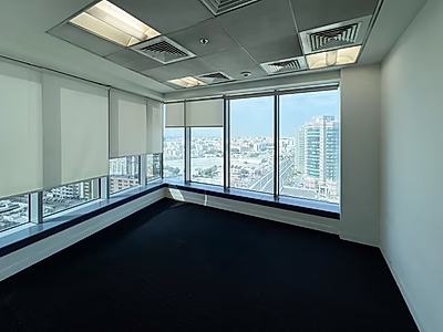 مكتب مجهز بالكامل بمساحة 200 متر مربع في بن محمود– موقع مميز