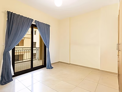 شامل الفواتير | استوديو مع شرفة | فوكس هيلز