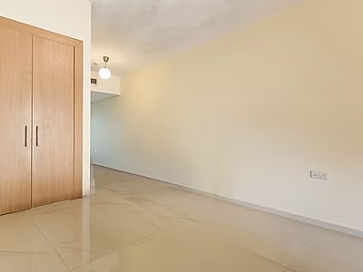 شامل الفواتير | استوديو مع شرفة | فوكس هيلز