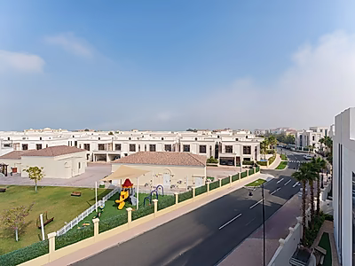 فيلا سمارت فاخرة من ٤ طوابق – جاهزة للتأجير بعائد صافي محتمل يصل إلى ٧٪