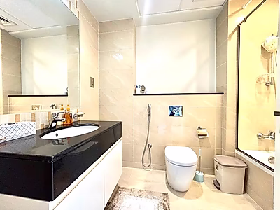 شقة أنيقة 3 غرف نوم | إطلالة مميزة | مفروشة بالكامل