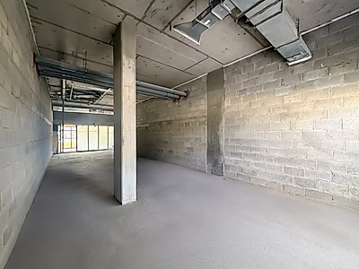 مساحة تجارية حصرية للإيجار في فوكس هيلز