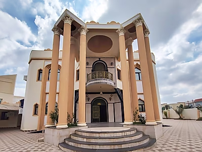 فيلا فاخرة مكونة من 7 غرف نوم للبيع في اللقطيفية