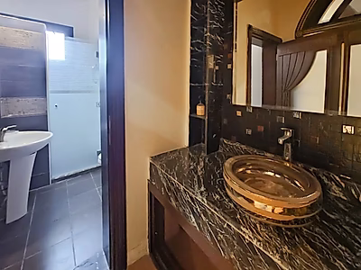 فيلا فاخرة مكونة من 7 غرف نوم للبيع في اللقطيفية