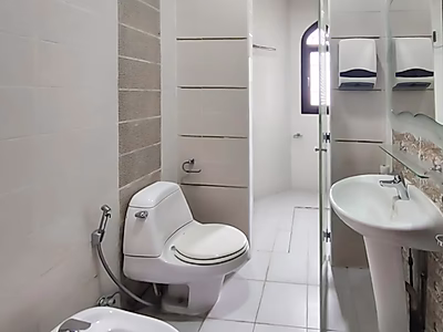 فيلا فاخرة مكونة من 7 غرف نوم للبيع في اللقطيفية