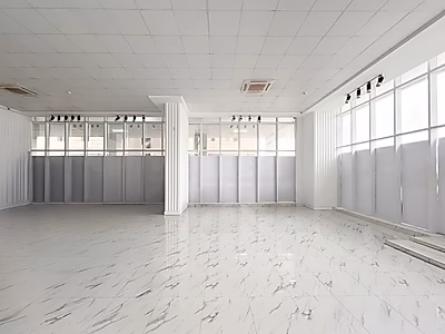 محل مميز على شارع رئيسي | 258 متر مربع | جاهز للانتقال