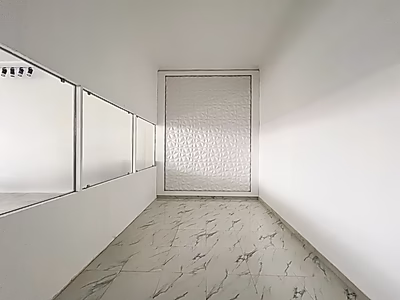 محل مميز على شارع رئيسي | 258 متر مربع | جاهز للانتقال