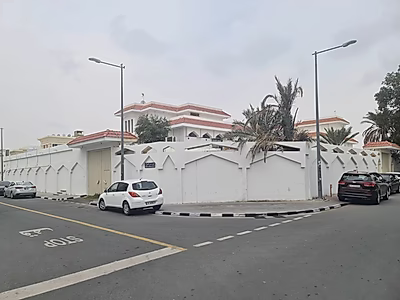 فرصة نادرة: فيلا قابلة للتطوير في المطار القديم – موقع متميز