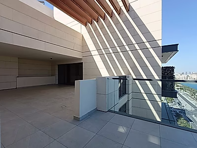 شقة فاخرة غرفتين نوم + غرفة خادمة مع تراس وإطلالة بحرية في مرسى لوسيل – 15,000 شامل الفواتير