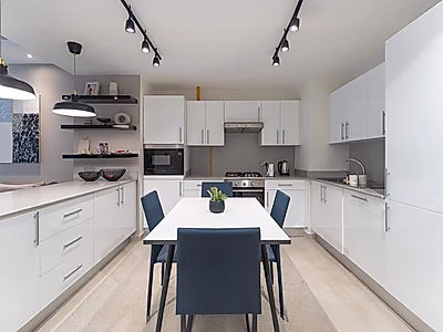 شقة مميزة من غرفتي نوم للإيجار | أثاث فاخر من علامات تجارية | مدينة لوسيل الترفيهية