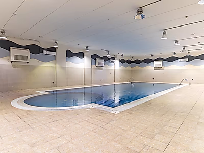 شقة تمليك مفروشة ومؤجرة من غرفتين في الوكرة | مجمع سكني مغلق | استثمار جاهز بعائد مضمون