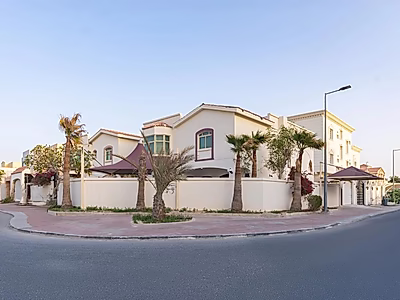 فيلا 5 غرف نوم مع مسبح خاص في النعيجة – موقع مميز جدًا