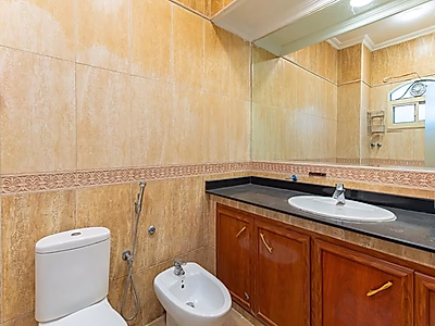 فيلا 5 غرف نوم مع مسبح خاص في النعيجة – موقع مميز جدًا