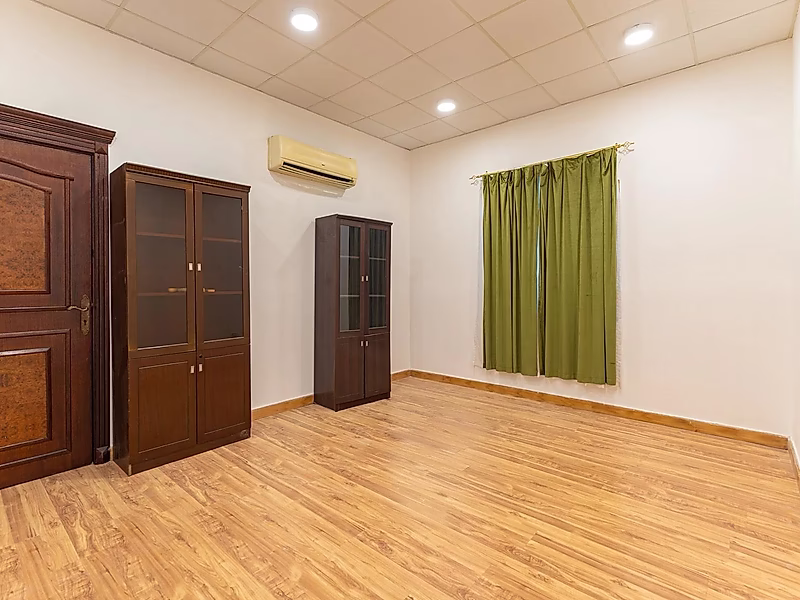 Prime 5-Bedroom Villa with Private Pool in Al Nuaija - Photo 8
