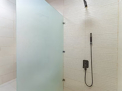 فيلا 5 غرف نوم مع مسبح خاص في النعيجة – موقع مميز جدًا