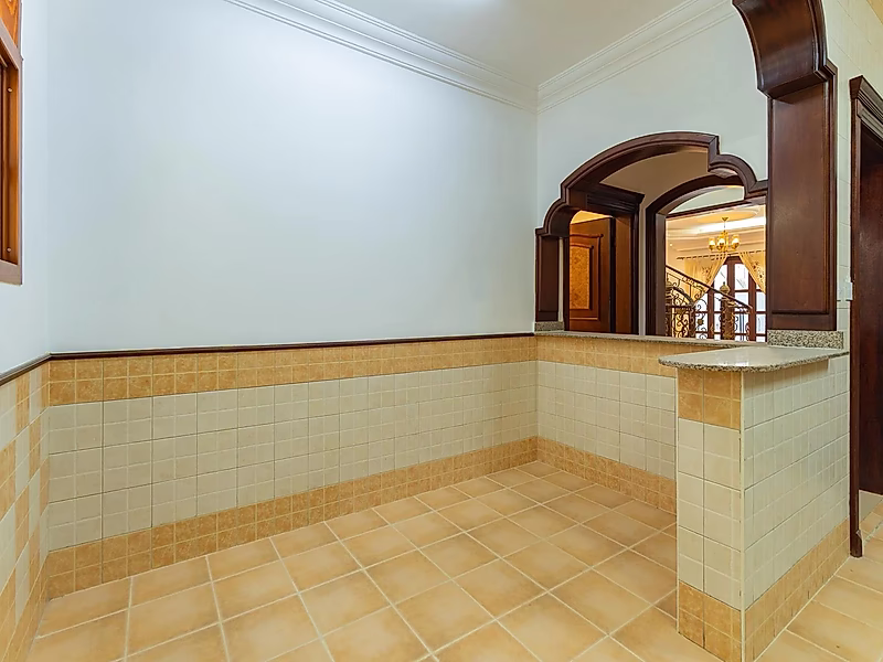 Prime 5-Bedroom Villa with Private Pool in Al Nuaija - Photo 14