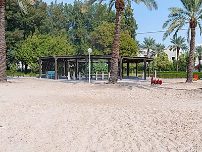 فيلا مستقلة بست غرف نوم + غرفة نوم رئيسية | موقف سيارات | مسبح ومصعد | بحيرة