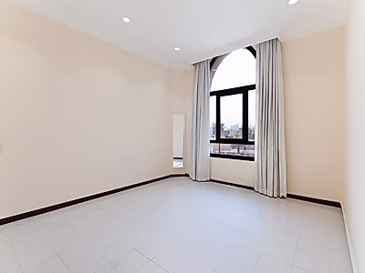 فيلا مستقلة بست غرف نوم + غرفة نوم رئيسية | موقف سيارات | مسبح ومصعد | بحيرة