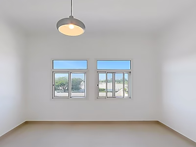 فيلا عصرية واسعة تضم أكثر من 4 غرف نوم | حديقة | بحيرة